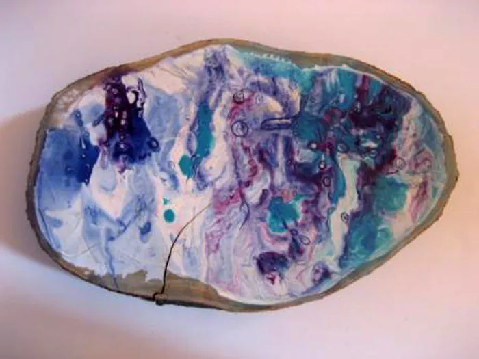 <p>Las aventuras rejuvenecen | Cortes transversales de encino | Dimensiones variables | Óleo | 2011</p>
