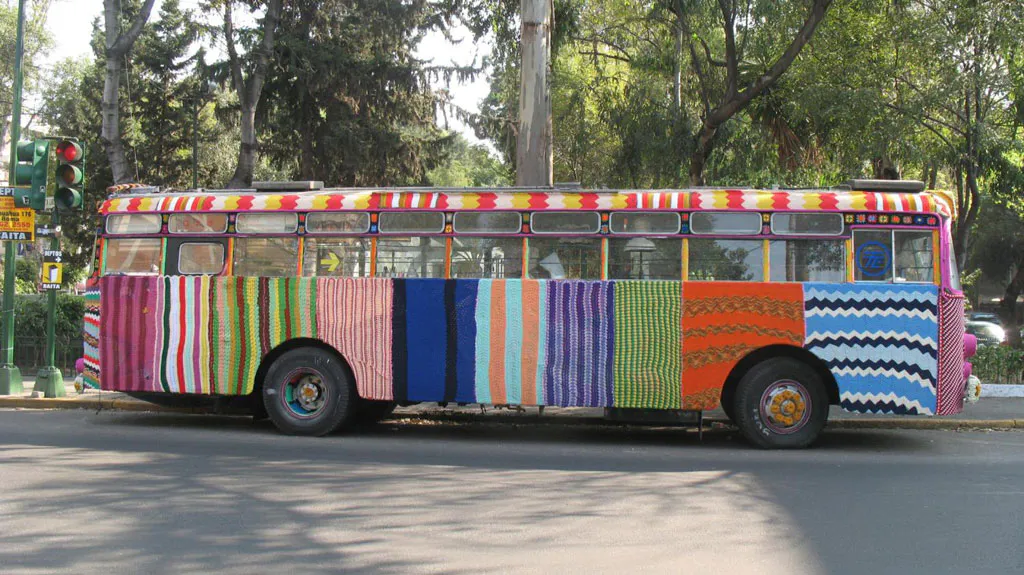 <p>Colaboración con Magda Sayeg | medidas variables | 2009</p>
