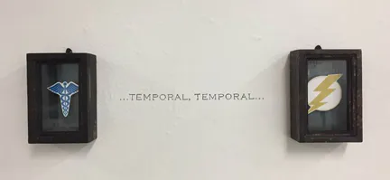 <p>Sobre el horizonte | 2016 | Escultura | Dos cajas de madera, fotografías y grafito | 15.3 x 55.9 x 5.1 cm</p>
