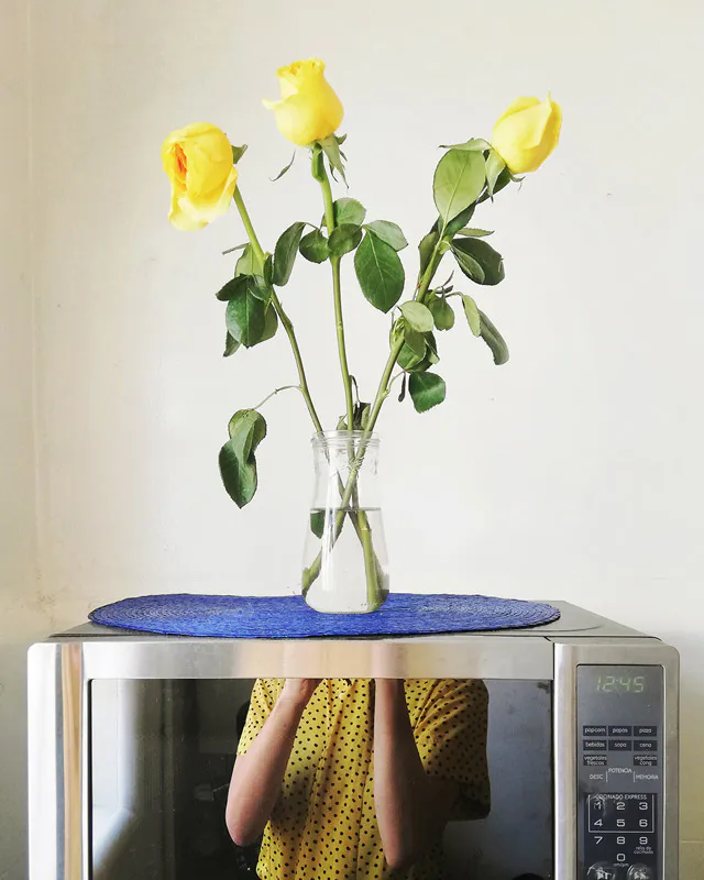 <p>Tres rosas amarillas. 2021. Fotografía digital. Medidas variables</p>
