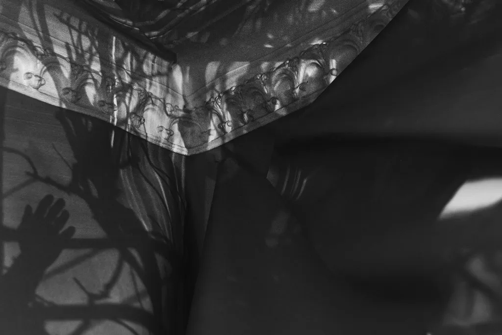 <p>TrasLucía (haus). 2021. 17 fotografías en impresión plotter sobre papel bond, 120 x 80 cms. c/u.</p>
