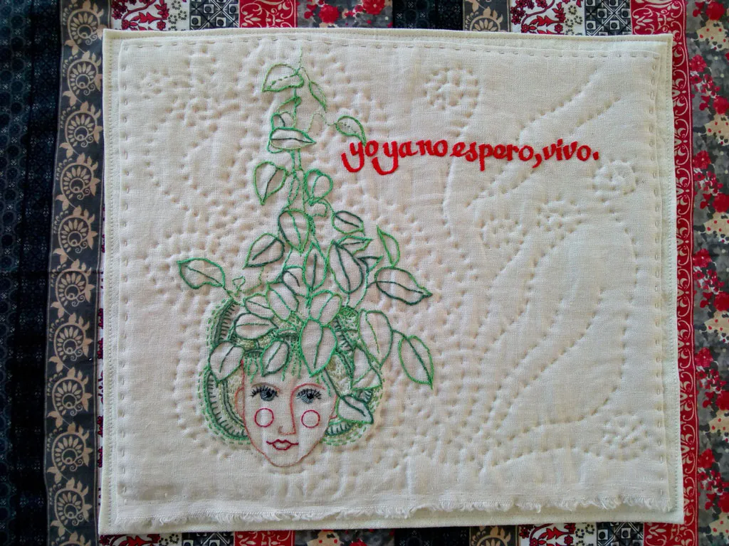 <p>Yo ya no espero. Bordado sobre lino, hilos de algodón, relleno fieltro acrílico. | 36 x 31 cm | 2016-2021</p>
