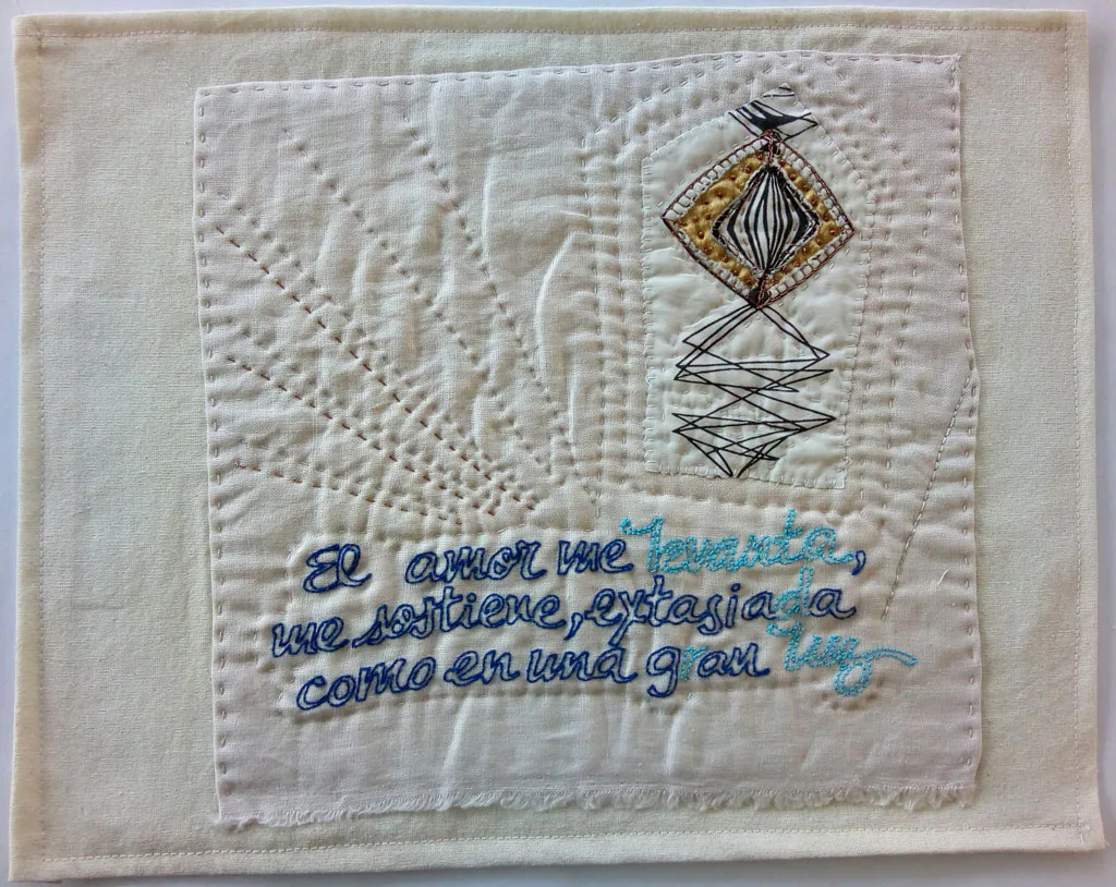 <p>El amor me levanta | Bordado sobre lino, tela reciclada, hilos de algodón, relleno fieltro acrílico. | 31 x 32 cm |2016-2021</p>
