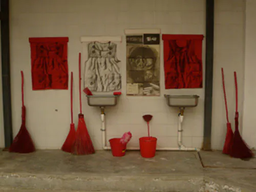 <p>La vida en rojo | Instalación | 2012</p>
