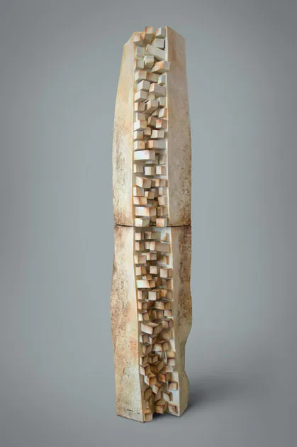 <p>Ciudad sola V / 2020 / Cerámica de alta temperatura con sigillatas y óxidos / 68.5 x 56.5 x 248 cm / 112 kg</p>
