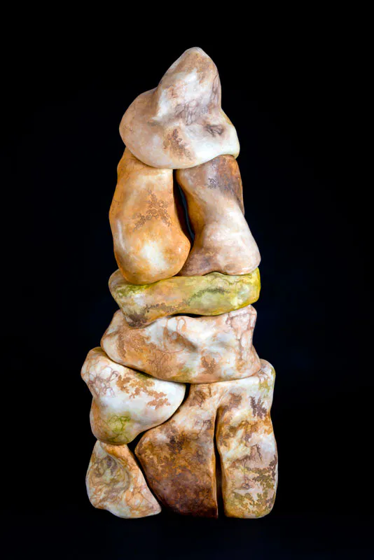 <p>Montículo | Cerámica con encáustica | 170 x 70 x 42 cm | 2012</p>
