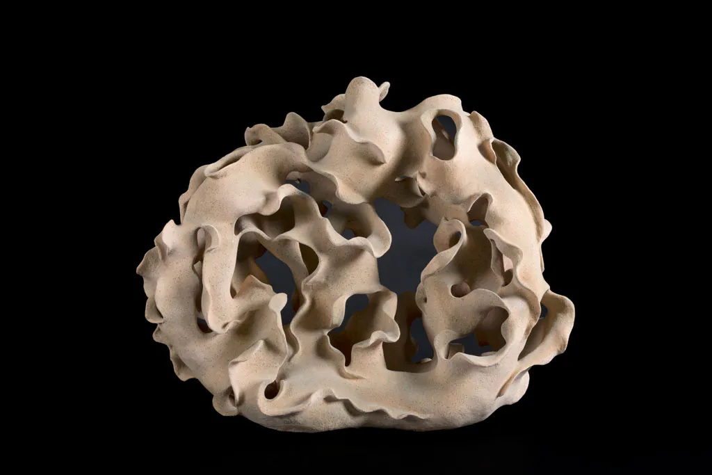 <p>Hábitat I | Cerámica con engobes | 70 x 53 x 30 cm | 2011</p>
