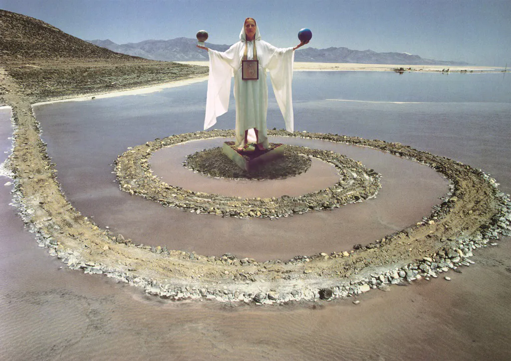 <p>MADRE TIERRA | Fotomontaje María Eugenia Chellet 2015</p>
