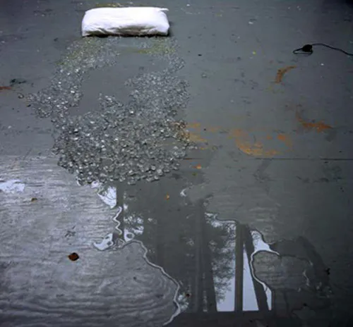 <p>The Unmade Beds | E6/ Light Jet | 120 X 120 cm | 2009</p>
