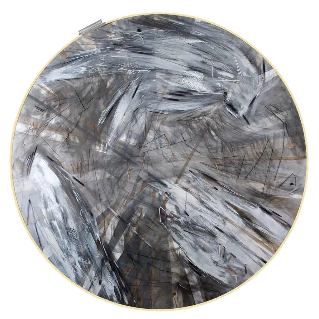 <p>De la serie Guardando el tiempo | Alas rotas | 2009 | 150 cm | Hilo (seda, lino y poliéster), óleo y grafíto sobre lino</p>
