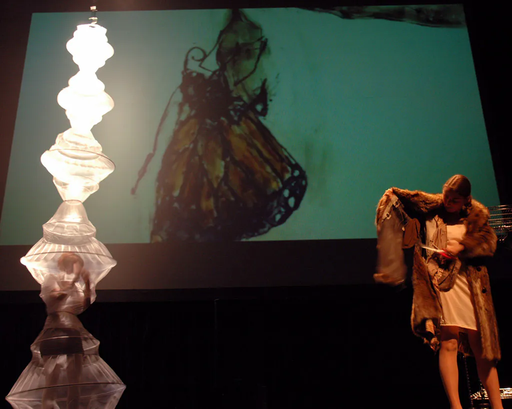<p>Efecto Mariposa, 2011. Presentación Multidisciplinaria en colaboración con G. Scott MacLeod y Tatiana Koroleva. Montreal, Quebec, Canadá. Foto: G. Scott MacLeod</p>
