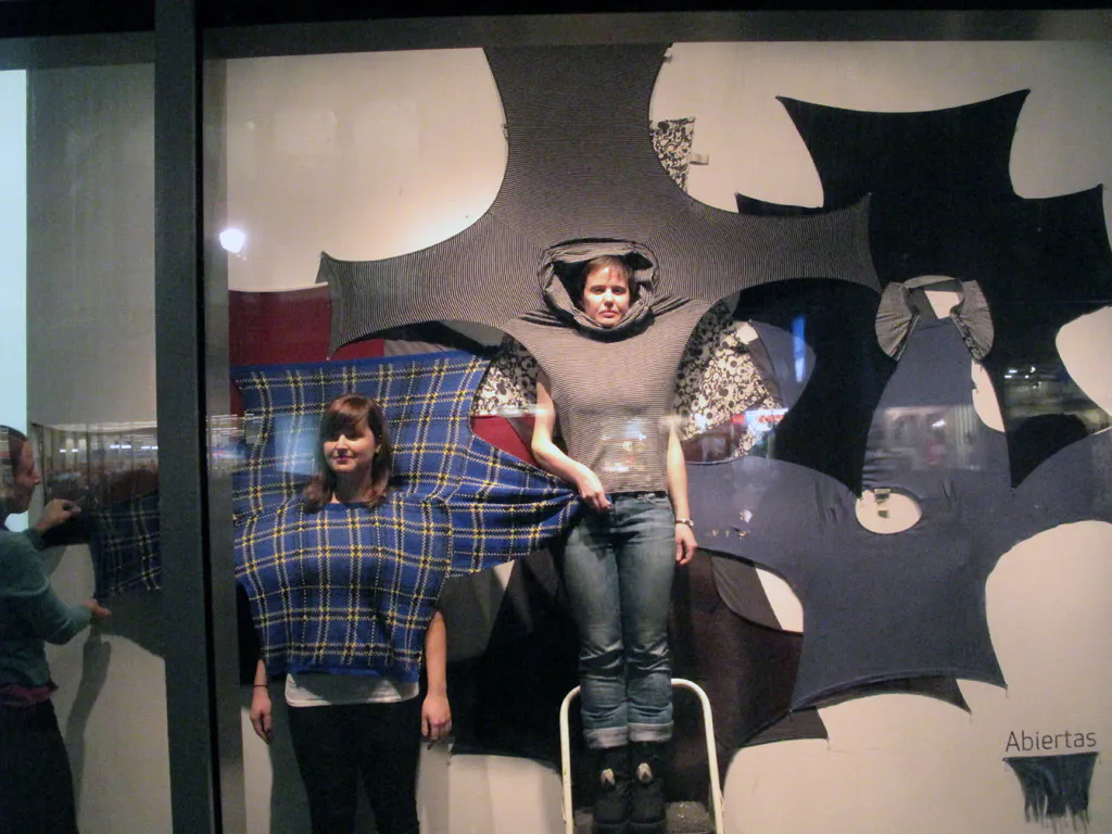 <p>Open, 2012. Instalación participativa (con Jayme Schomann & Josee Lavigne). FOFA Gallery, Montreal, Canadá. Foto: Ju Hun</p>
