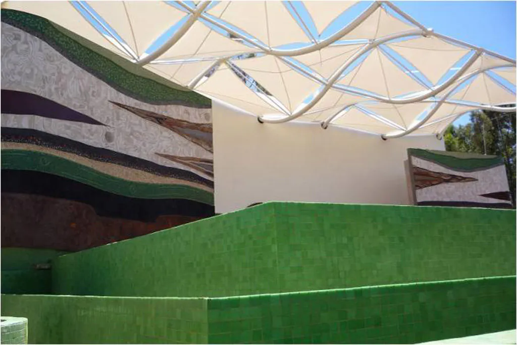 <p>Terra Mural. 2009. Técnica mixta. 2000 x 500 cm. Foro al aire libre del parque la Encantada en la Ciudad de Zacatecas, Zac.</p>
