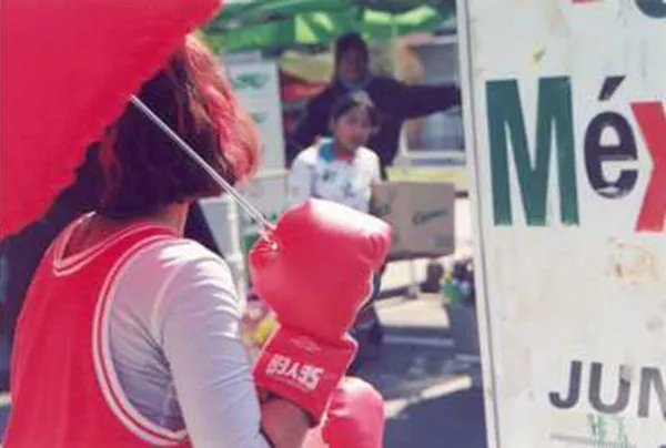 <p>Chuchita ataca nuevamente | Metro Copilco | México, D.F. | Diciembre 1999 | Fotografías: Pablo Cuevas</p>
