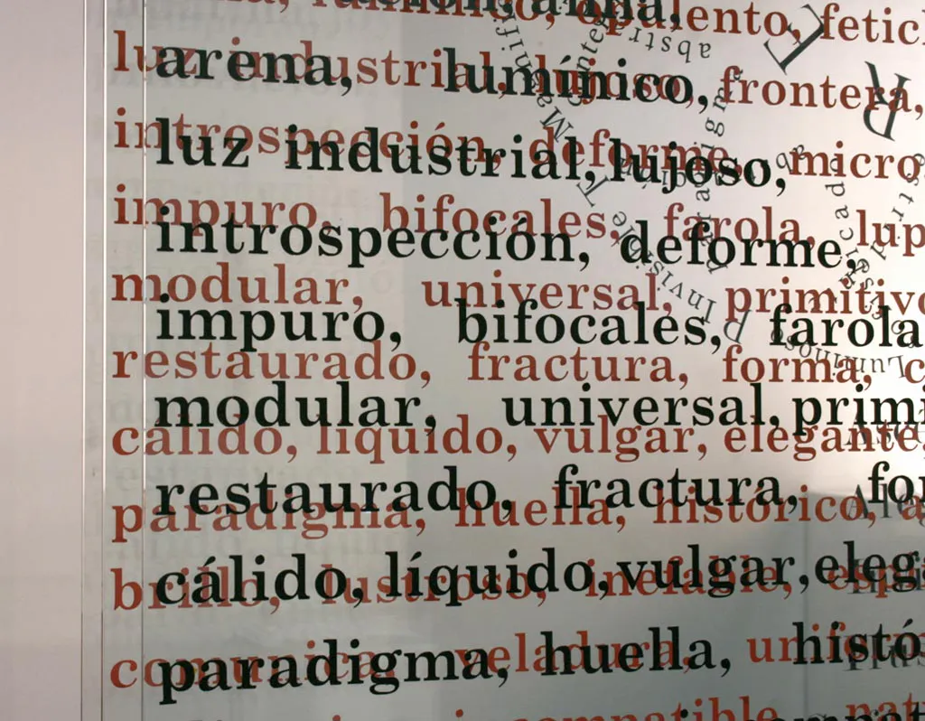 <p>Caligrama Cáliz Tehuana | Tres hojas de vidrio plano de 6mm. Impreso en serigrafía con tipografías en negro y rojo | 190 x 100 cm | 2012</p>

