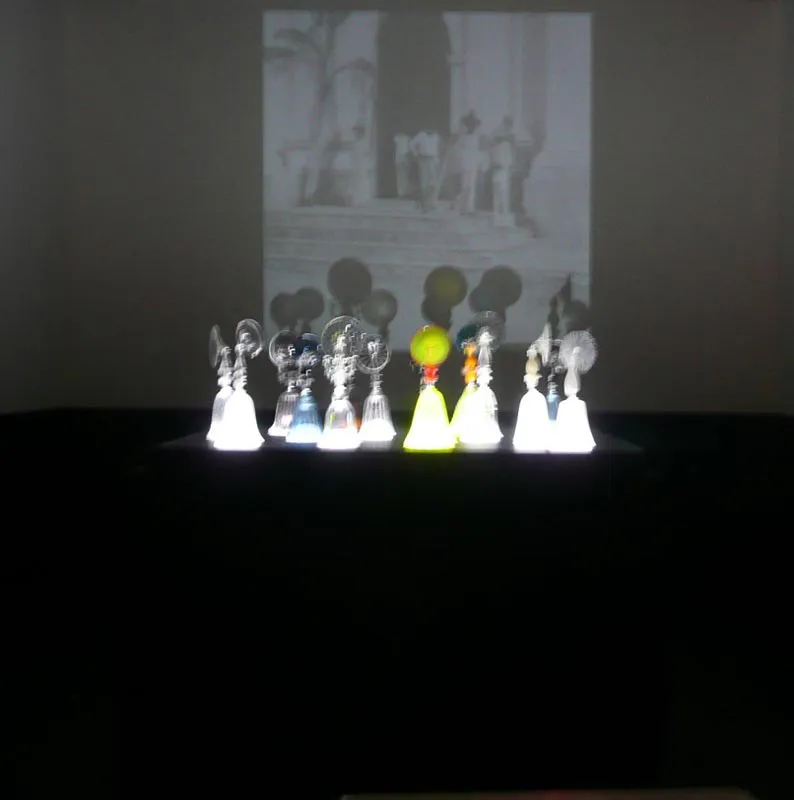 <p>Video proyectado sobre copas de cristal soplado | 2009-2012</p>
