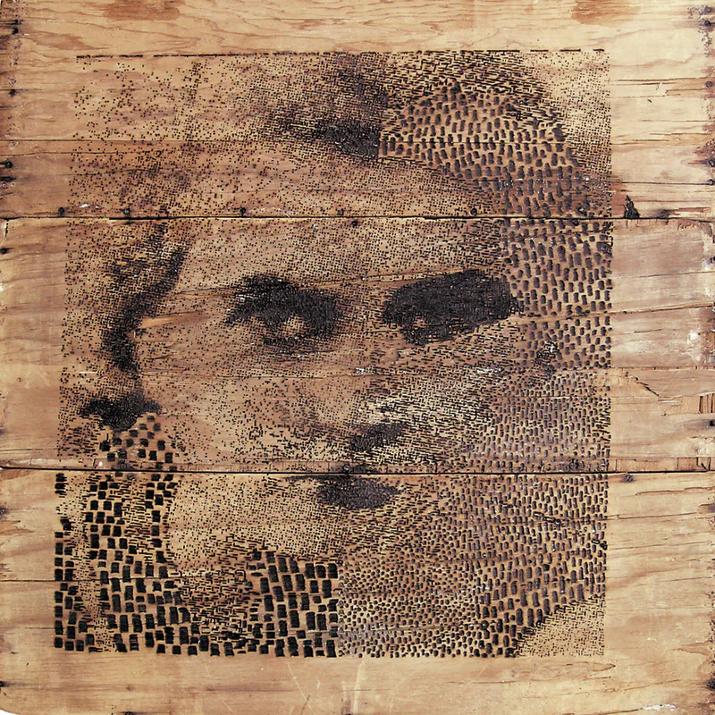 <p>Retrato sin nombre | Impresión en madera reciclada y papel | 2011</p>
