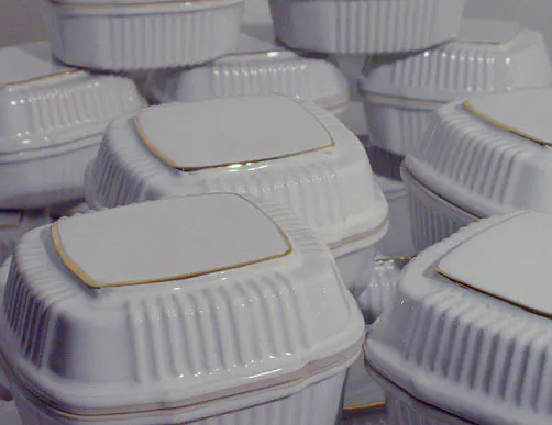 <p>Isla | Cerámica de alta temperatura decorada a mano | 2009</p>
