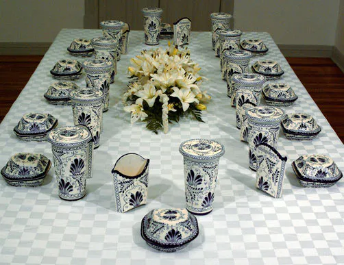 <p>Banquete | Cerámica de alta temperatura pintada a mano | 2009</p>
