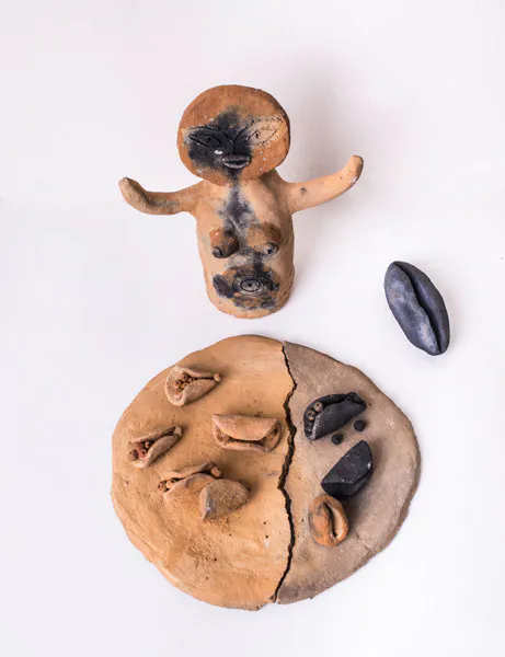 <p>Fértilidad 1 y 2. Barro Tradicional de Santa María Atzompa,Raku. Lucero González.  Medidas Variables. 2020.</p>
