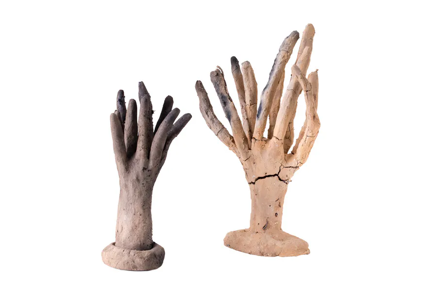 <p>Cactus. Barro Tradicional de Santa María Atzompa y Raku. Lucero González. Medidas variables. 2020</p>
