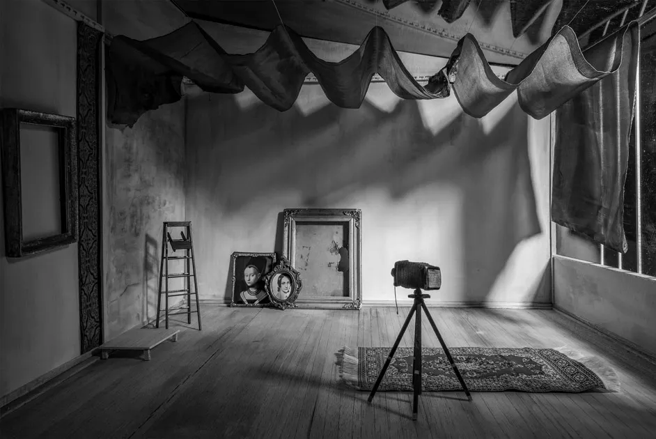 <p>Looking for Eva | The photographer | 100 x 70 cm | 2022 | Piezografia_Patricia Lagarde</p>
