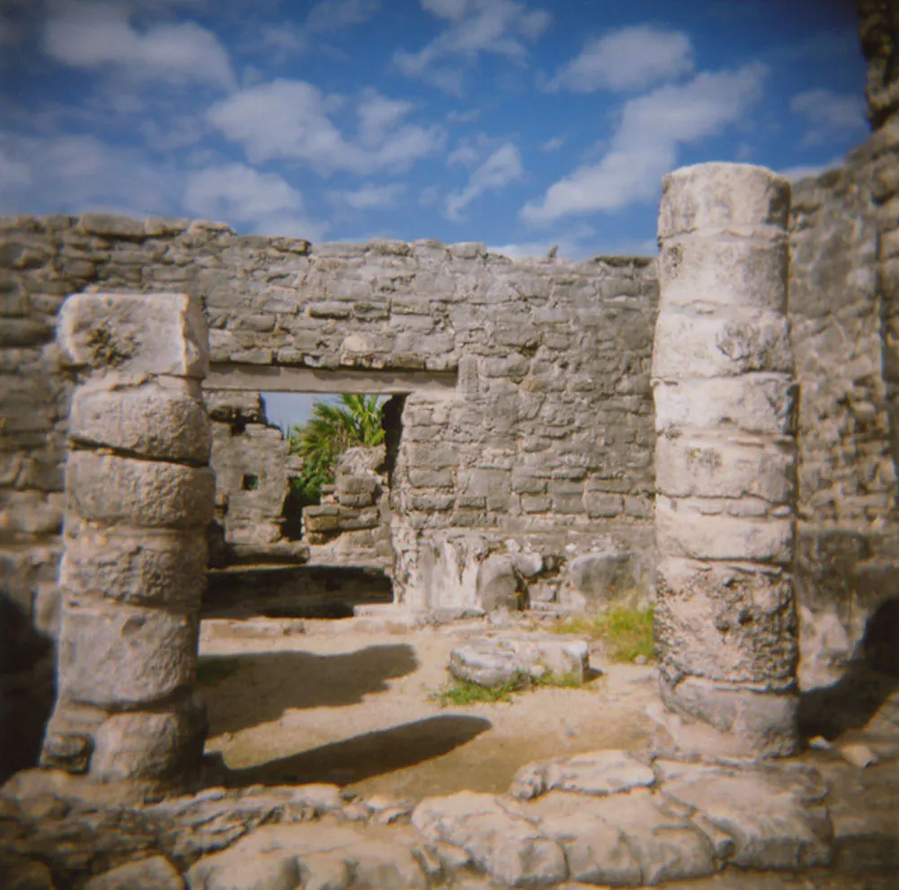 <p>Recuerdo | Tulum, Quintana Roo | Cámara Holga | 2007</p>

