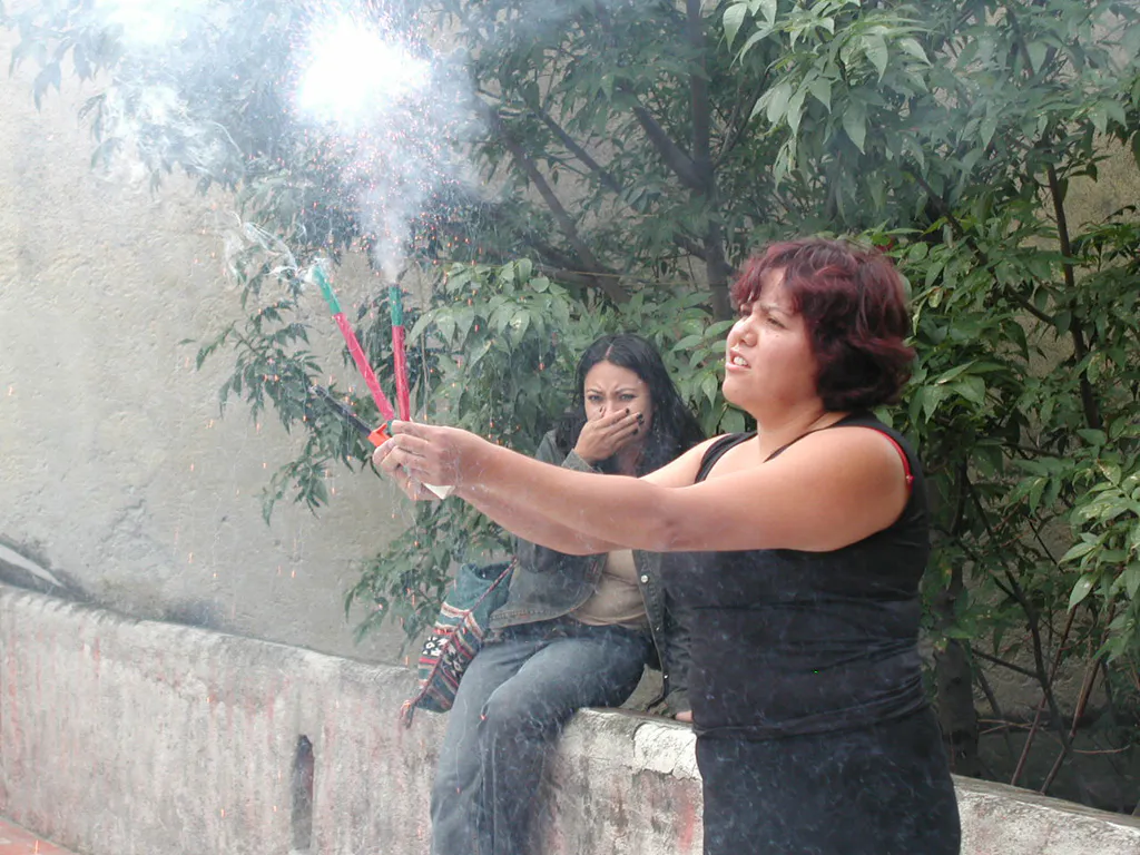 <p>Cerrando - Abriendo | Primer Festival de Performance Casa Talavera | Universidad de la Ciudad de México | Agosto 2004 | Fotografías: Jorge Luis Berdeja</p>

