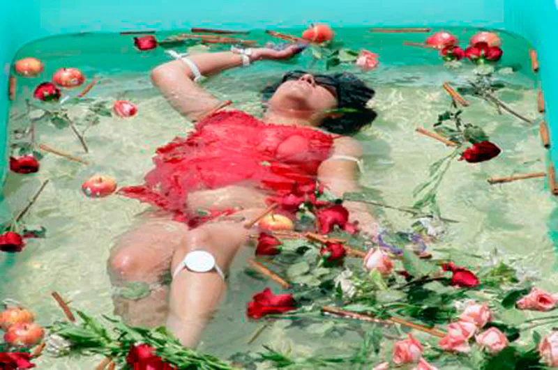 <p>Reflejo | Performagia 3 | Escuela de Ciencias Sociales | Universidad Autónoma de México (Toluca, Edo de Mex) | 27 de abril 2005 | Fotografías: Cortesía de Antonio Juárez</p>
