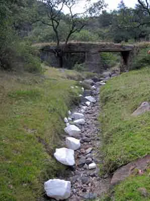 <p>Intervención con rocas de papel II | Br</p>
