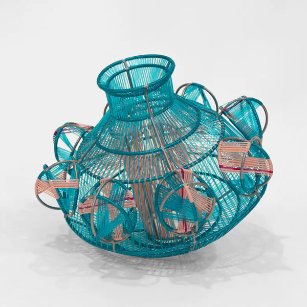 <p>4ª repatriada. 2023. Acero y cordones de polietileno. 37 x 50 x 50</p>
