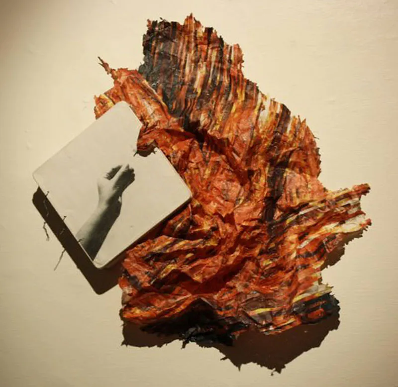 <p>Fuego | caja vintage con transferencia cosida | 2010</p>
