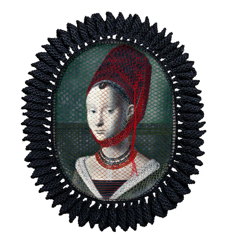 <p>Family Portraits I – II. Páginas del libro de historia del arte intervenidas con hilo. 28 x 33 x 3 cm.</p>
