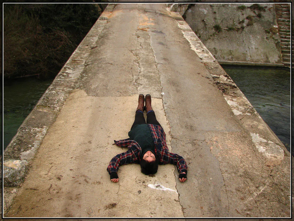 <p>Reclamando el Suelo (de todos los puentes). Francia.</p>
