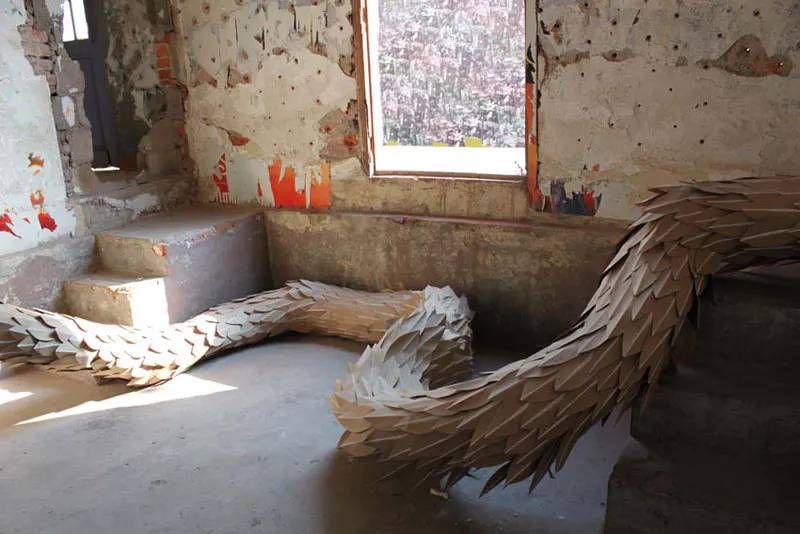 <p>Instalación Quetzalcoatl | Papel | 7 mtrs de largo | Pabellon Ramirez | 2011</p>
