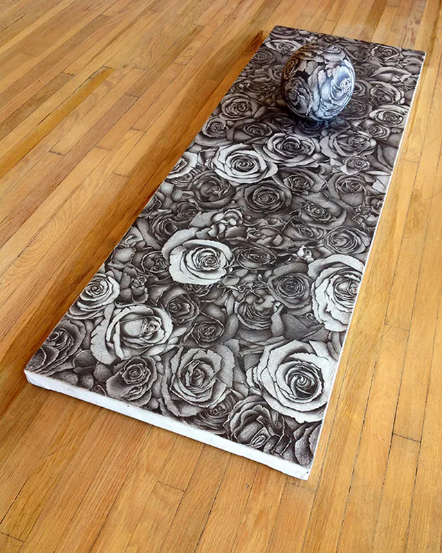 <p>Ofrenda II | Prismacolor / tela y madera | 40 x 120 x 15 cm. | 2015</p>
