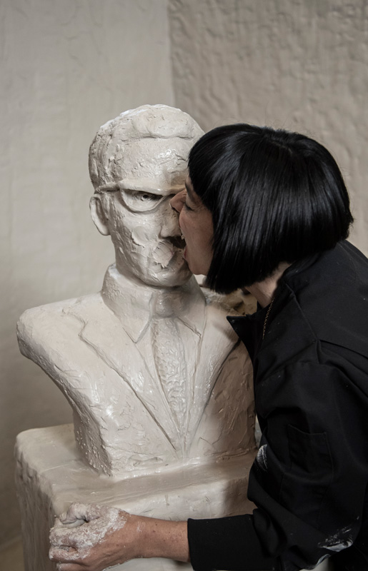 <p>Desafiando el coloso: tres actos</p>
