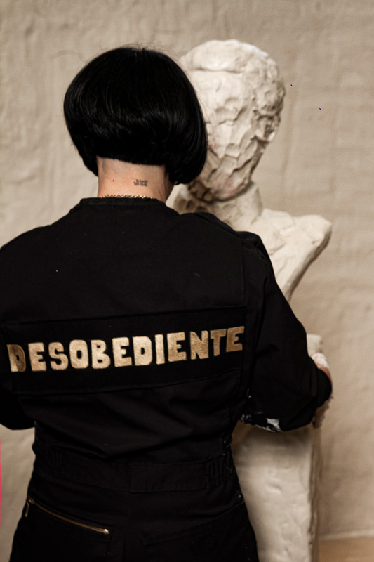 <p>Desafiando el coloso: tres actos</p>
